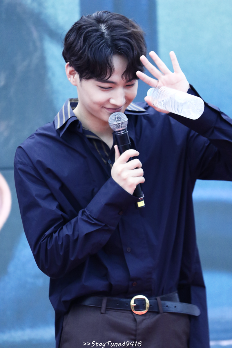 StayTuned9416's tweet photo. [HQ] 170815 HiTouch with MOIM #JB #재범 애기같고 귀엽게><~~ https://t.co/Rjr6CJ8vNk