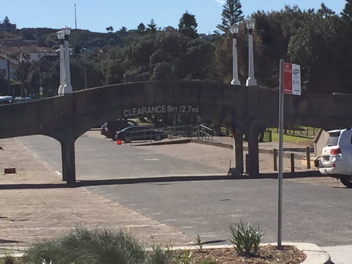jeremybruse's tweet photo. I still reckon there are a few Perth truckies who would give it a go #googlemapsfault #bondi https://t.co/19LDcoA5FB