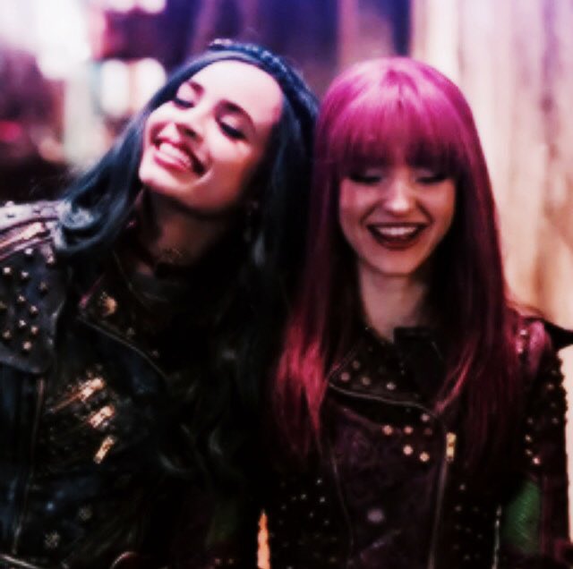 alwaysdofia's tweet photo. Like if you are team #mevie #dofia 💜💙
@DoveCameron @SofiaCarson https://t.co/cUbxPDn5ft