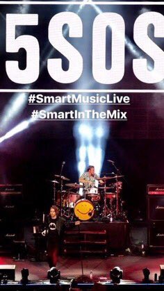 ashtonupdating's tweet photo. lq of ashton onstage #5SOSInTheMix #5SOSManila https://t.co/leSBXkOREg