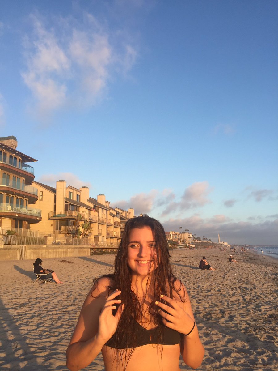 ha_ileyy's tweet photo. 🧀ing even though school started https://t.co/iCQD3gwf6i