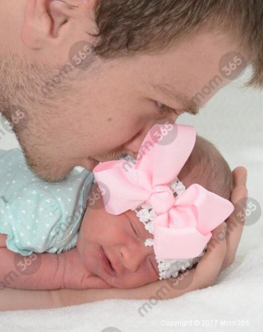 LynnChaley's tweet photo. Annzley Ryann Brooks arrived August 16th @ 11:07 am, weighing 5lbs 11oz &amp; 19 1/4 in💗💗💗 love my sweet girl👶🏼 https://t.co/aCys46F3rf