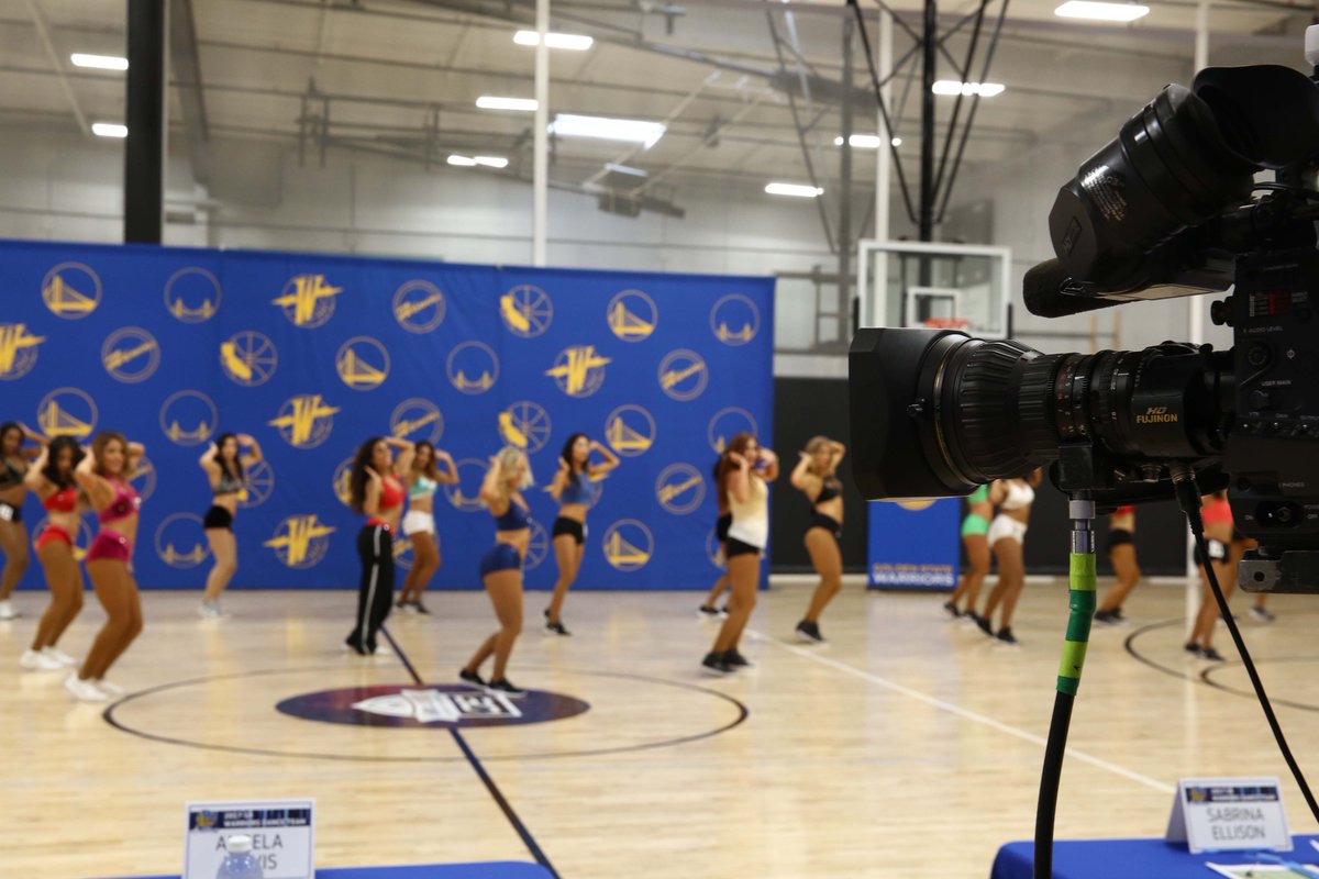 The final round of @GSWDanceTeam auditions are LIVE 👀 » bit.ly/2vIeEmG https://t.co/ldVwXEVuZ6