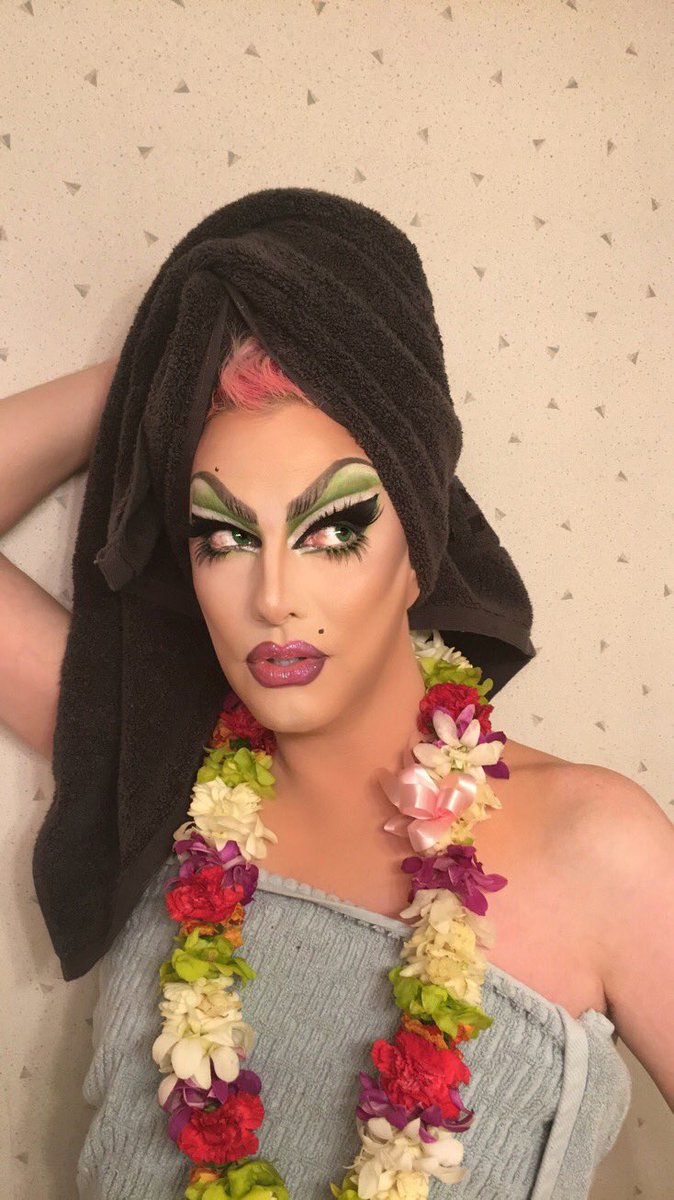 TheRobbieTurner's tweet photo. Dripping wet.
-
#ImNotAGirlNotYetAWoman #dragrace #queenofsideeye #towelturban #robbieturner #lei
@RuPaulsDragRace
-
-
💄 @LucyParadisco https://t.co/STZSR0GsBF