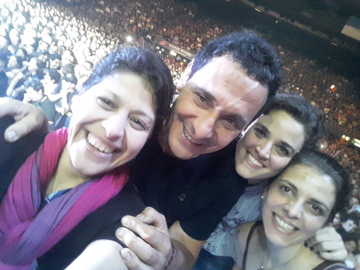 Gabyta9's tweet photo. #LosSueñosSeCumplen❤ #CumpleMollo @DivididosOK #60 👄 https://t.co/cbZMGoLmGH