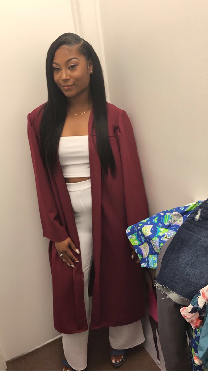 NylaaReed's tweet photo. 2k_18 🎓💅🏽 #KayWorld❣️ https://t.co/k82Jw5g1mh