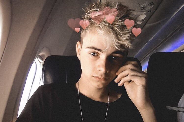 ItsRaizn's tweet image. Thank you mama Besson, for creating this beautiful human being. Ily❤ @corbynbesson