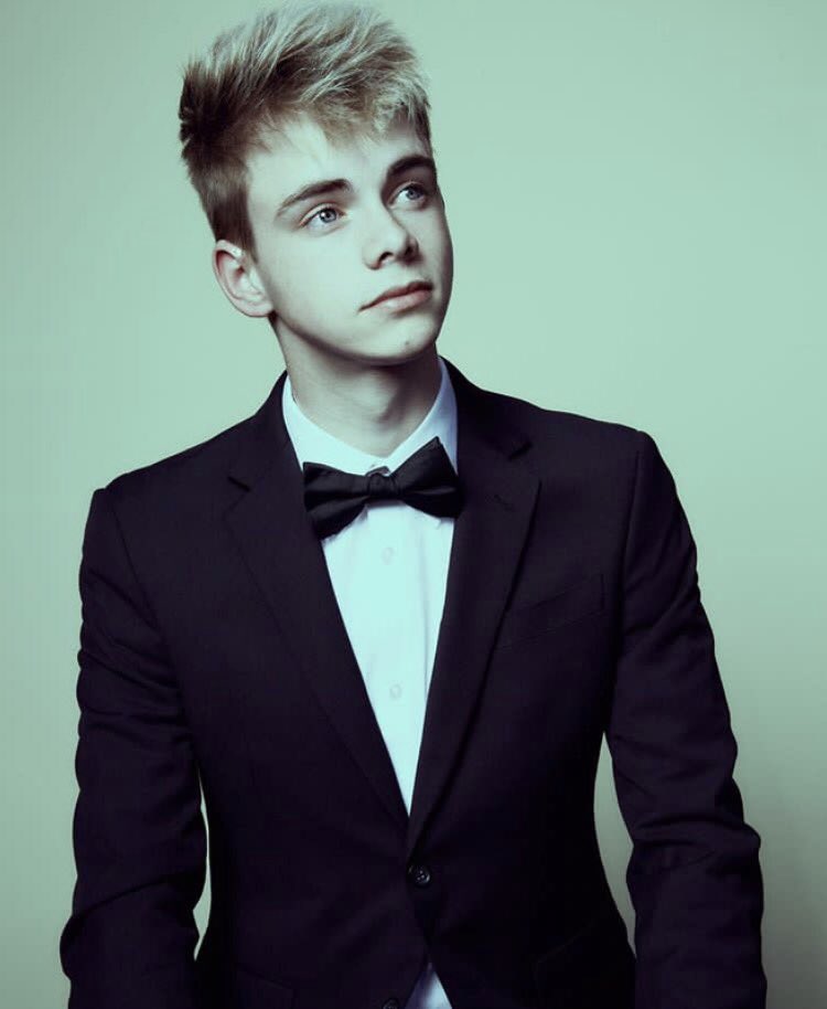 ItsRaizn's tweet image. Thank you mama Besson, for creating this beautiful human being. Ily❤ @corbynbesson