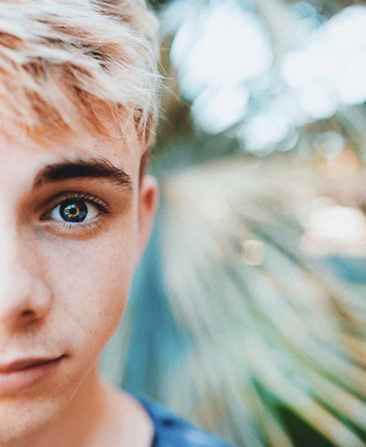ItsRaizn's tweet image. Thank you mama Besson, for creating this beautiful human being. Ily❤ @corbynbesson