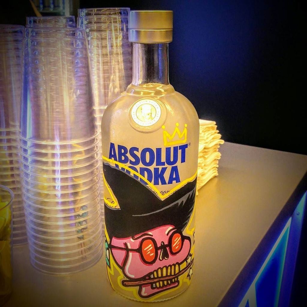 ferniebuns's tweet photo. @absolutpe x @terkowan
#absolut #vodka #bottle #art #expo #terko #intervention #alcohol #booze #lima #peru https://t.co/o0vvcruKwG https://t.co/58l7kp8MvK
