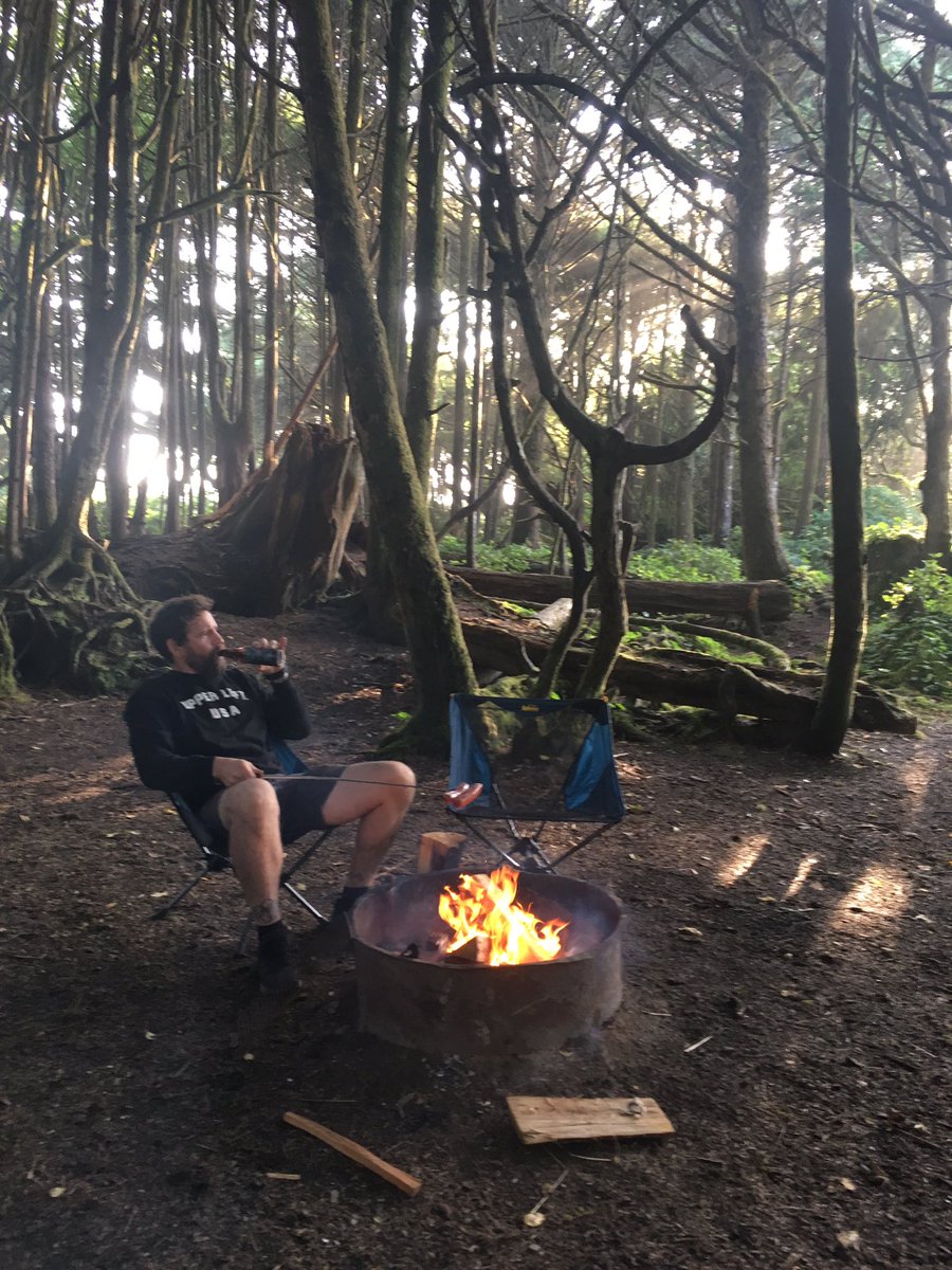 bisonandbigfoot's tweet photo. Hi! We're Bison &amp; Bigfoot! We are not models in a retro van on a sexy beach with a mysterious 3rd person taking pics of us. Just reg goobers https://t.co/hBinOjR18B