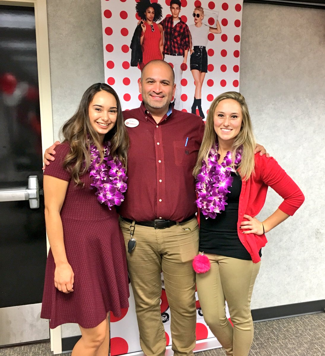 A huge thank you to #t-1423 for such an AMAZING experience! B/C of you all, I have grown so much. 4ever grateful! #TGTinterns2017 <a href="/tavi_99/">Octavio A</a>