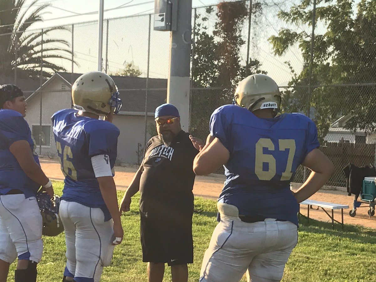SVPolyAthletics's tweet photo. #PolyFootball2017 #CoachGarospe #JV https://t.co/sTq5ZozjPe