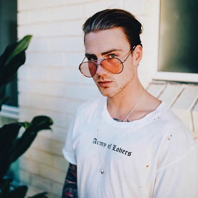 28. Menciona a quién te recuerde: