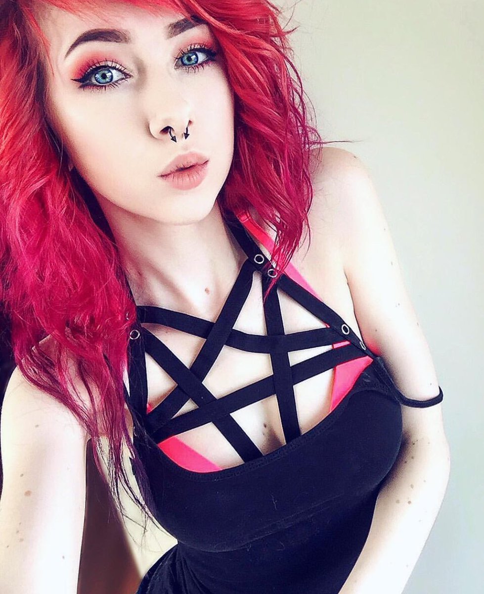FFL2FAA's tweet photo. Hey I'm Lust
Single
Bisexual 
Sensitive sometimes heartless
Wanting one person but let's see if he wants me to
FAV/RT please? https://t.co/OJAV7LO4M0