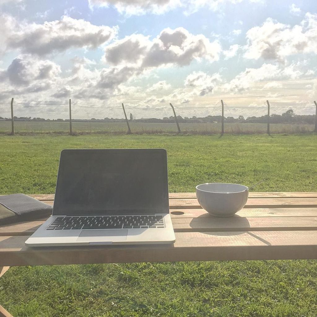 vhorizonsmedia's tweet photo. Working breakfast on the go :D #sunshine #cornflakes #worklife https://t.co/JwhLDCmr03