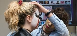 ParentsTeensSEL's tweet photo. Wish this was for #Mumsofteens!  @V_and_A fashion make-up day for #teens 13-15 yrs  Aug 23 £18 💄💋 💅🏼 https://t.co/WCe349jVRd https://t.co/TGYXuy2nx9