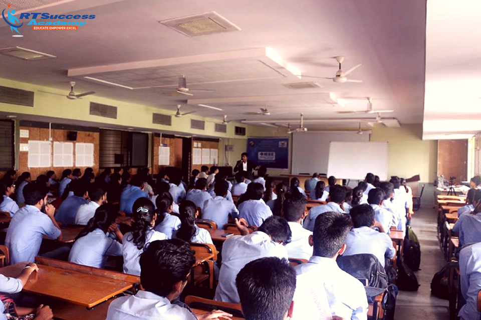 RTSuccessNLP's tweet photo. 1/4 Seminar - Feeling grateful for this opportunity to empower 200 Engineering students Lives. I see a lot of potential in these students. https://t.co/4XBIhzH5i5
