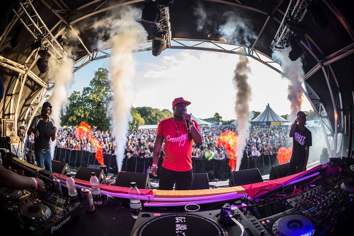 McBlacka's tweet photo. @ moondance festival/ roast Main stage #Creeeepy #scaredam #zoneage #horrorhorror https://t.co/Tox3Vb5EWz