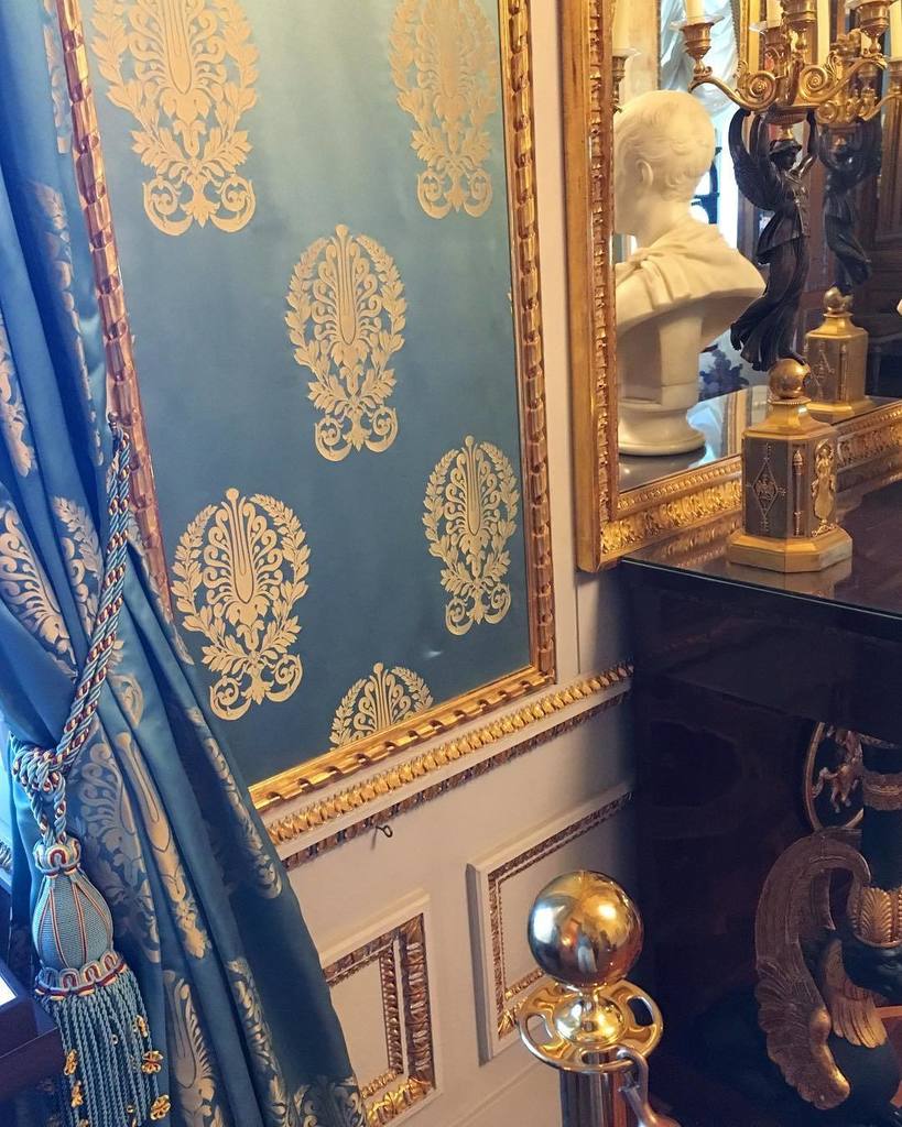 romita_roy's tweet photo. When the wallpaper matches the drapes. #details 
#habsburgsplendor #baroquestyle #agirlnamedromita .
.
.
.
.
.
.
#fashionjournalist #lifest… https://t.co/pdEkDMWDd7