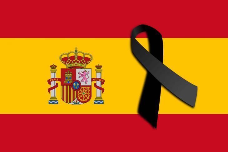 rabapi's tweet photo. curioso, cuando ocurrió el atentado en Francia, todos estábamos con la banderita de francia, hoy no veo a nadie con la bandera nacional https://t.co/VRs6od8GQJ