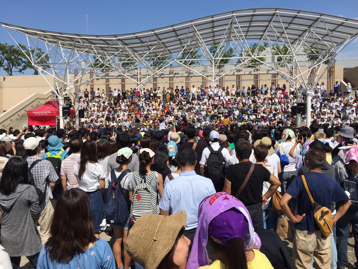 LittleGleeMonst's tweet photo. 阪急西宮ガーデンズありがとうございました！！！

1.SAY!!!
2.COLORS
3.明日へ

明日明後日はサマソニでお待ちしております(΄◉◞౪◟◉｀) https://t.co/X7QXhsTjr6