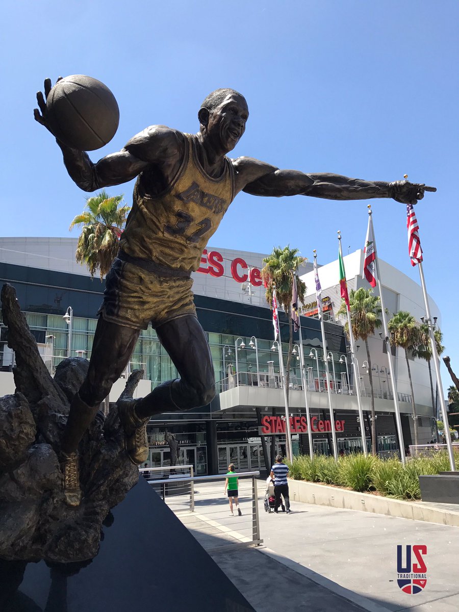パワーハウス岐阜 Another Sky Staples Center ロサンゼルス ダウンタウンにある屋内競技場 Staples Center はnba レイカーズ クリッパーズ Wnba スパークス の本拠地 レジェンドのマジック ジャバー シャックの銅像も印象的 Ustrad