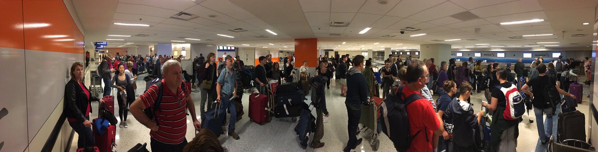 bigbenramsden's tweet photo. Hey @qantas we could do with a bit more clarity in Dallas right now please! https://t.co/EBzVBtP4cY