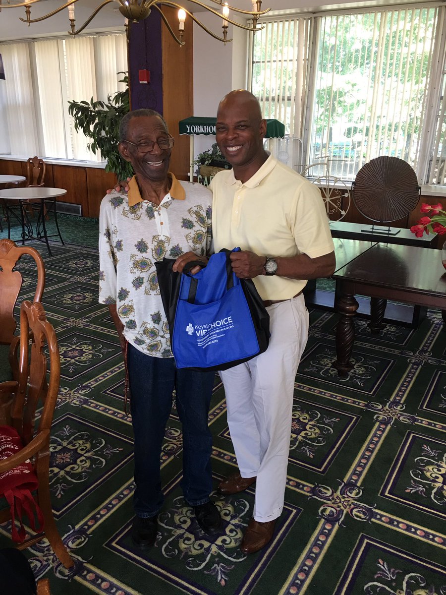 201stDistrict's tweet photo. Visiting seniors at 
#YorkHouse, passing out water to keep them hydrated.
@FreshGrocer 
#GoodFamilySupportServices
#201Cares
#UrbanLeague https://t.co/NxujAM6DQL