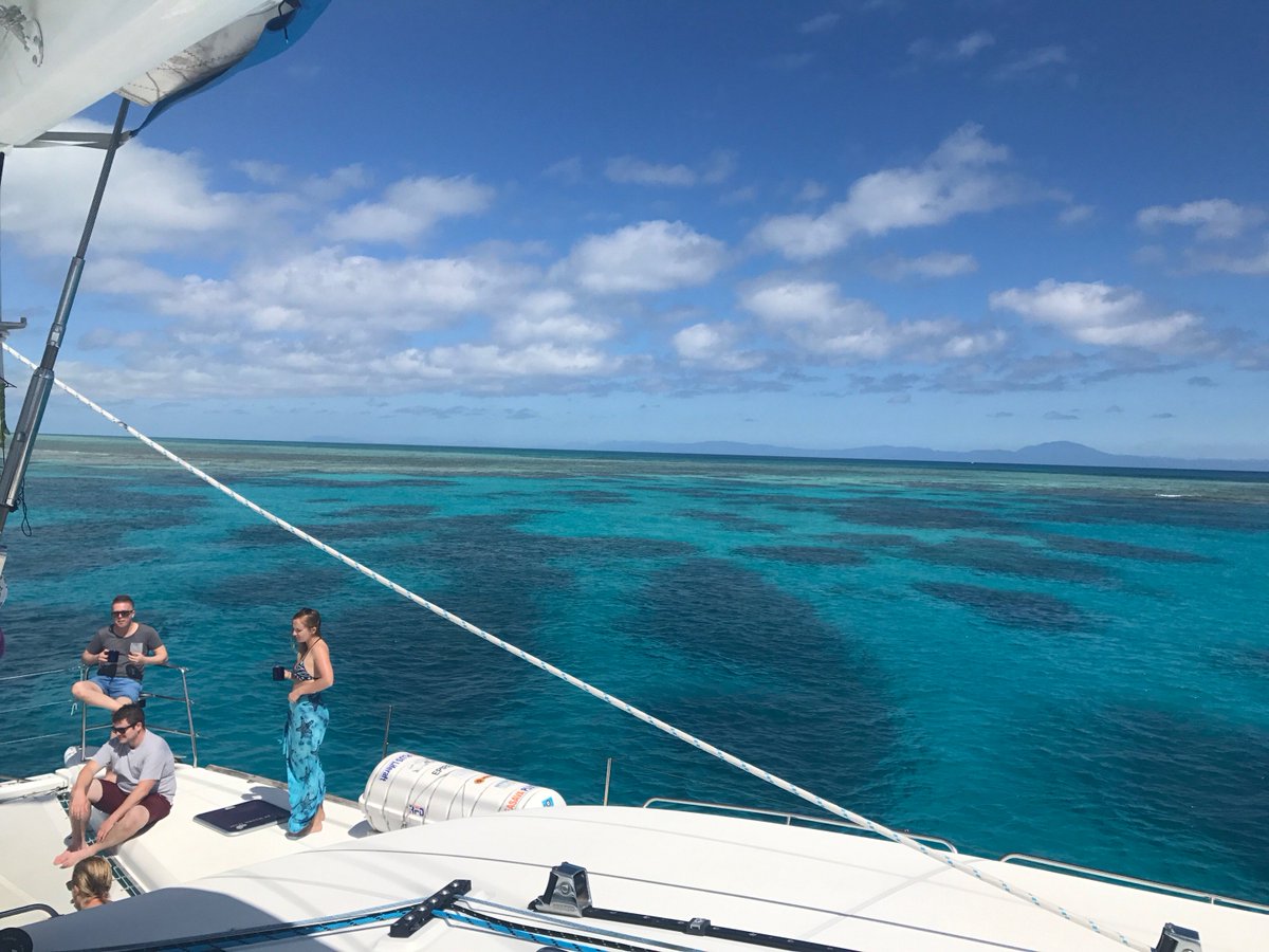 AquariusSailing's tweet photo. Don’t think it gets much better than this! Happy Friday everyone! #greatbarrierreef #tonguereef #portdouglasdaintree #sailing https://t.co/DckkgY0FAT