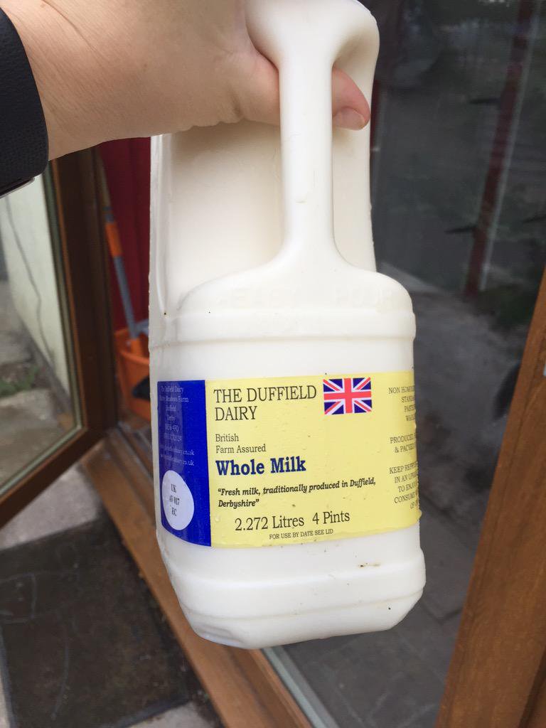crootsfarm_shop's tweet photo. All our milk is local and comes fresh from @DuffieldDairy #LocalMilkPeople #local #MILK #Derbyshire #Milkshake https://t.co/tuYMkuTGoD