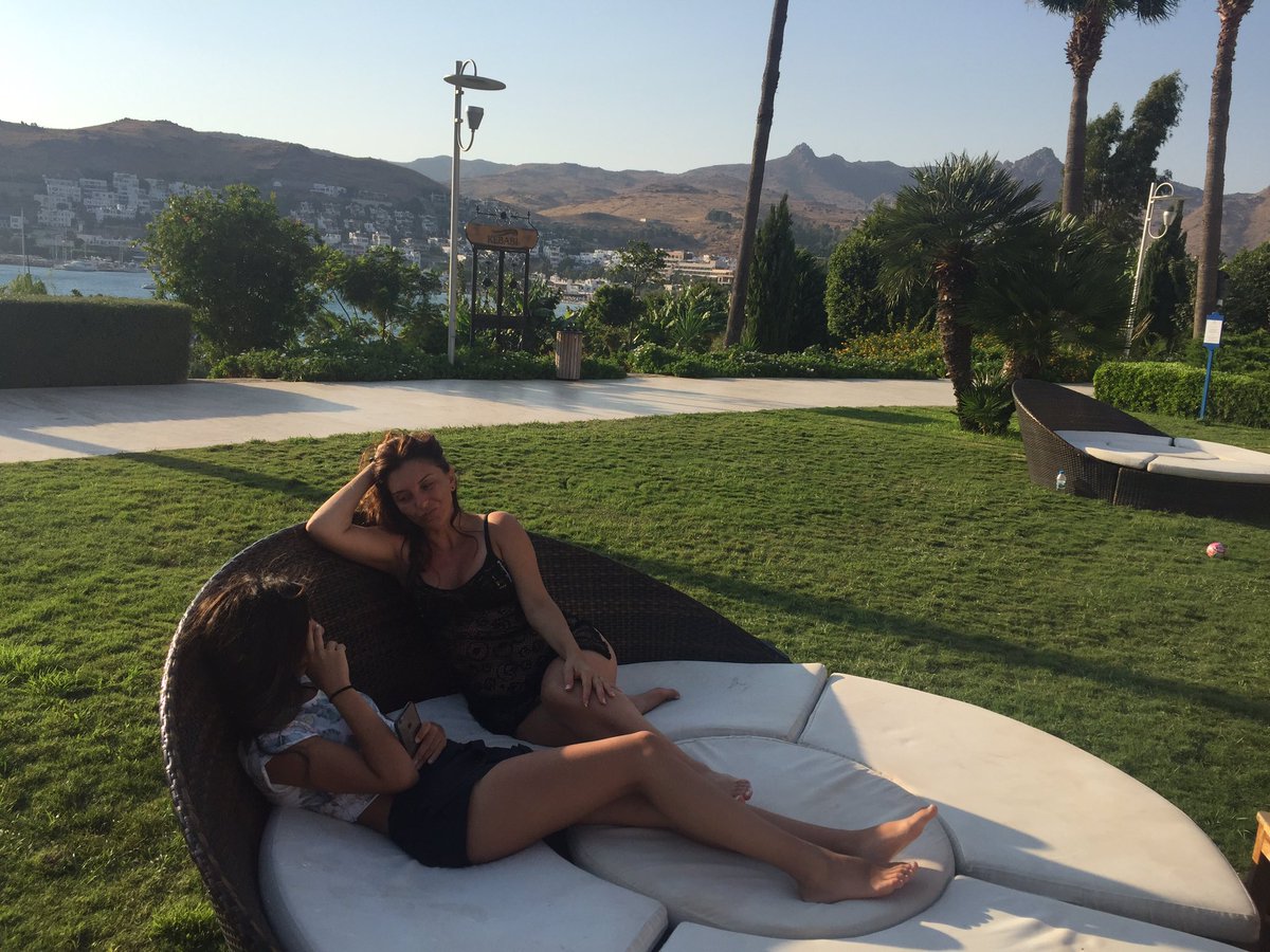 cigdem_dere's tweet photo. Anne kız dedikodu😜 https://t.co/HJa1PE8a2t
