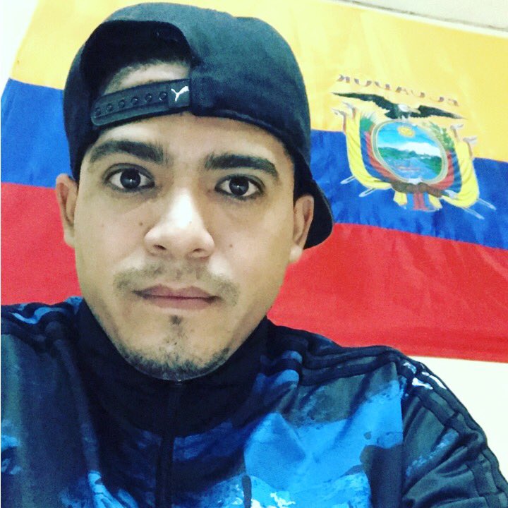 derrochin's tweet photo. Relajado con la #Tri 😊✌🏻⚽️ https://t.co/ZNEhzhUR2z