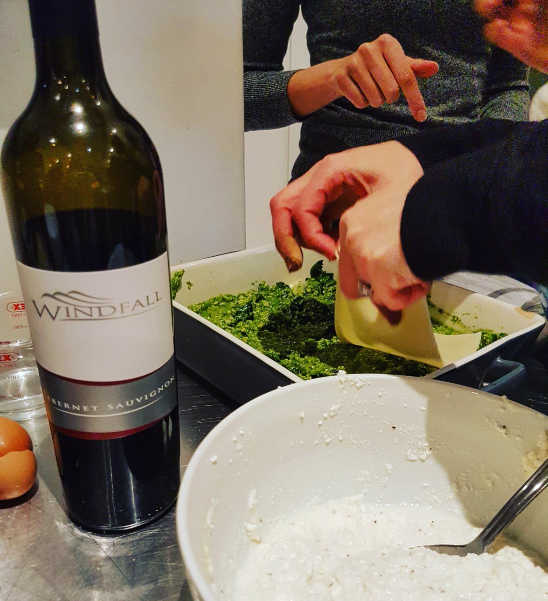 HOT_OVEN's tweet photo. Interactive cooking class @gingerandlimect with delicious local wines from @WindfallWine #SimplyItalian #WindfallWine #GingerAndLimeStudioCT https://t.co/ybS0c1Qa0T