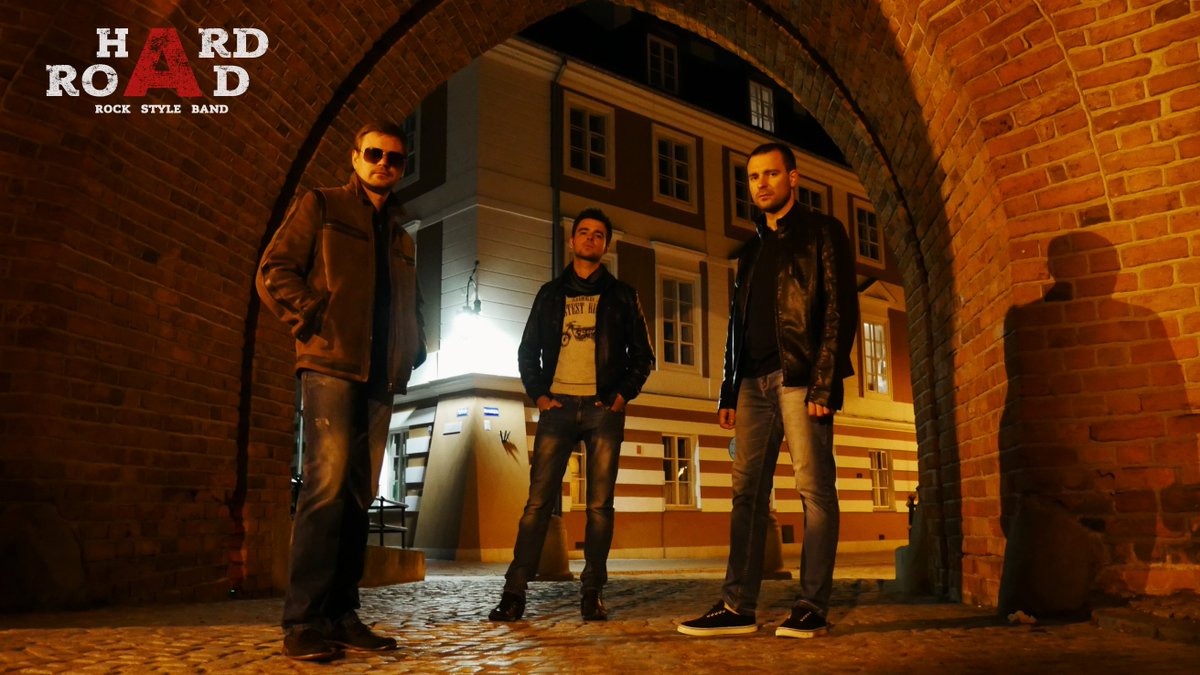 Hard__Road's tweet photo. 18 августа играем в Irish Pub в 21:00. Будет стильно, вкусно и красиво!
#rock #hardroad #hardrock #live #band #photoshoot #irishpub #tver https://t.co/v2Bxaevrxz