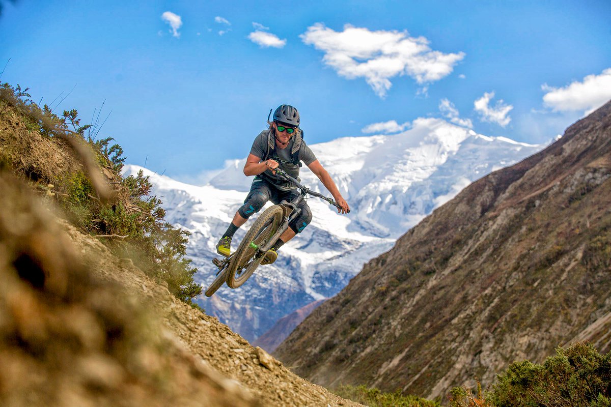JuiceLubes's tweet photo. Friday Feeling 👊
#juicelubes #fridayfeeling #mtb #nepal #getup #getout #getlivin
📷 @trippinfellaz https://t.co/C7qeqHU9Gj