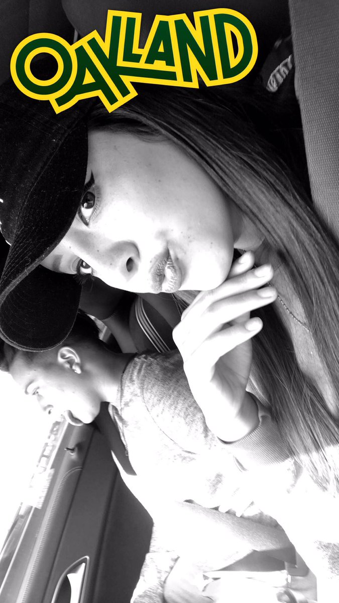 sjmx_'s tweet photo. SF always treats us right.💞 #SFshenanigans #1dollaroysters #shawty #MarilynMonroe #yourstrulyforever #YT https://t.co/UWhEEFaHTH