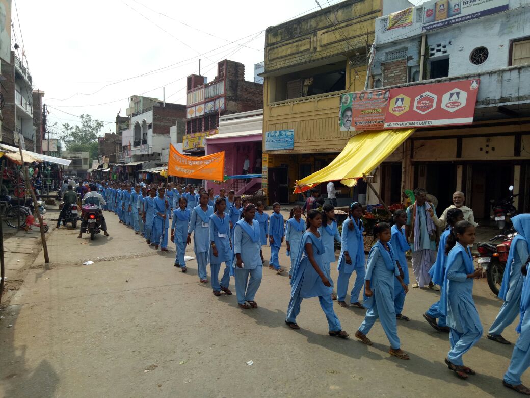 JioSajid's tweet photo. #Chitrakoot :Prize distribution of painting compitition on traffic rules

@chitrakootpol @Uppolice @dgpup https://t.co/ccU2yqLASj
