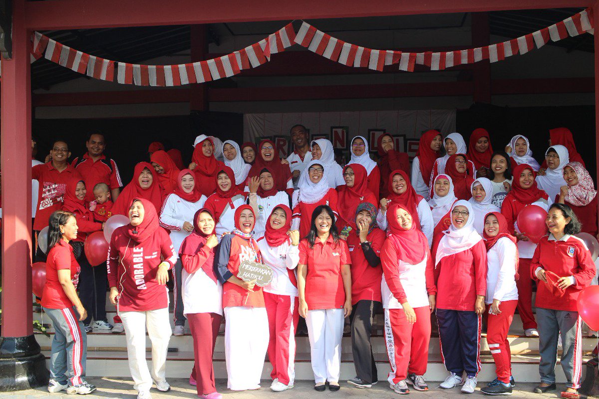 Keceriaan Bapak Ibu Guru SMA N 1 Pati merayakan HUT RI ke-72. #smansa #smansapati #HUT72RI #DirgahayuIndonesia