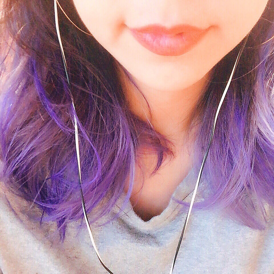 arvinhomaaya's tweet photo. 予習復習〜( ̄^ ̄)ゞ
Memorizing some new stuff
#パープル復活✌️
#移動中はひたすら聞き込み
#たまに声が出てるらしいww
#musicgoeswhereigo
#newstufftolearn
#btw
#myhairispurpleagain https://t.co/PKxE56nLzw