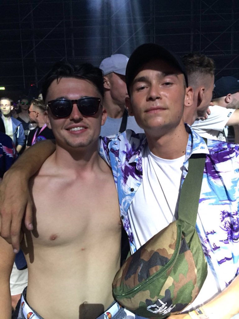 Bentoniooo's tweet photo. Happy birthday to my boy Ben!!! Have a good one bro and I will see you tomorrow 🌊🎪🎉 throwing it back to creams last year @_williaammss https://t.co/Hqp1IarBdr