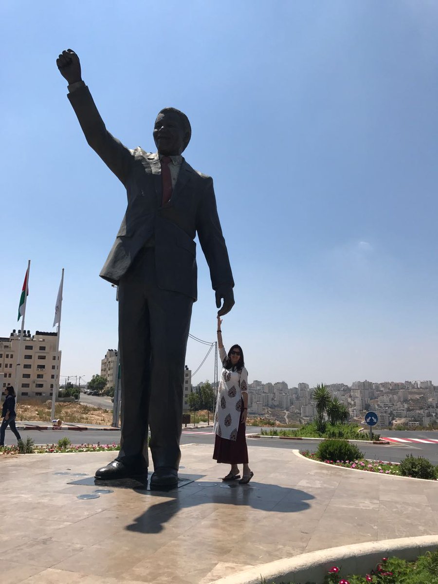 priyankac19's tweet photo. Meeting Mandela in Ramallah with @manuraj1983 . The peace lovers unite to seek inspiration :)) #IndSriPI17 https://t.co/qnJ3L361st