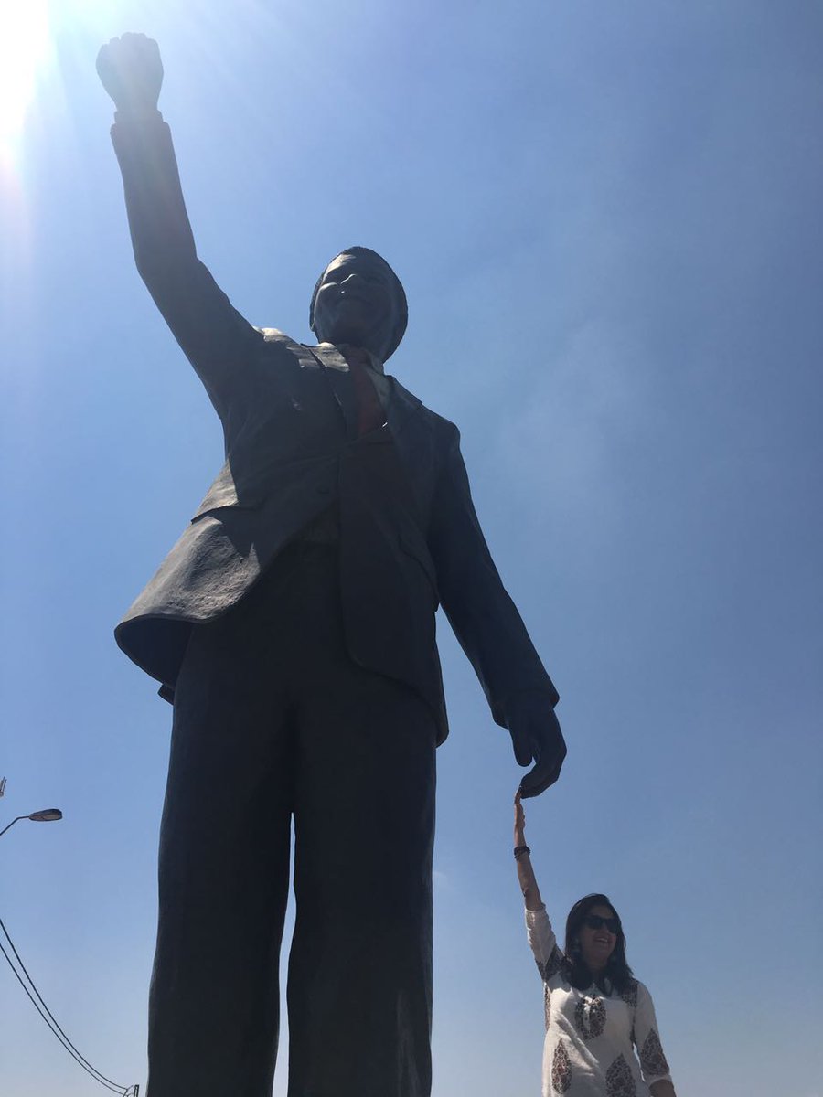 priyankac19's tweet photo. Meeting Mandela in Ramallah with @manuraj1983 . The peace lovers unite to seek inspiration :)) #IndSriPI17 https://t.co/qnJ3L361st