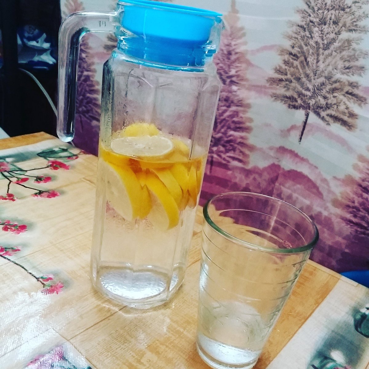 JennyPajardo's tweet photo. Water with lemon para sa taong masakiton 😂 https://t.co/DpRkkpO4PJ