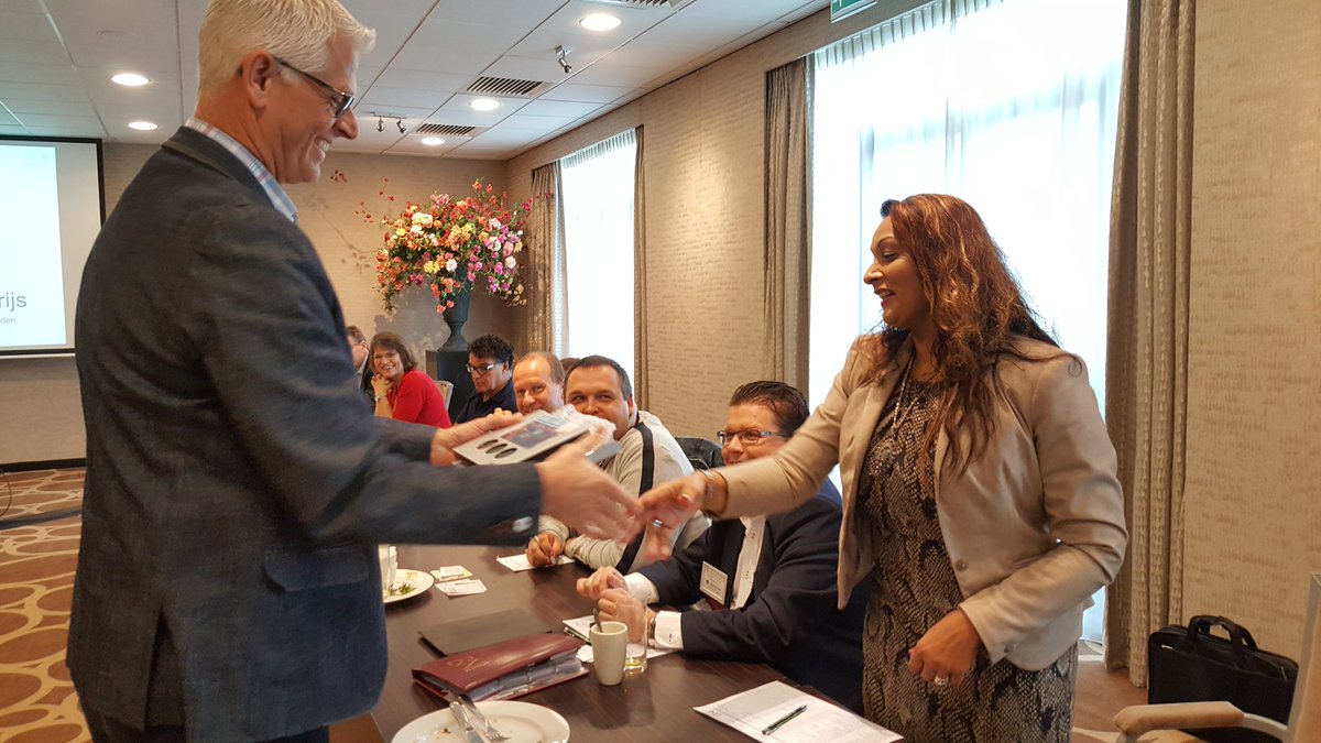 bnifazant's tweet photo. De deurprijs gaat namens spreker Aad van Winden naar Chanine Jaikaran van Den Haag Into Business. https://t.co/4JsiFEKoGF