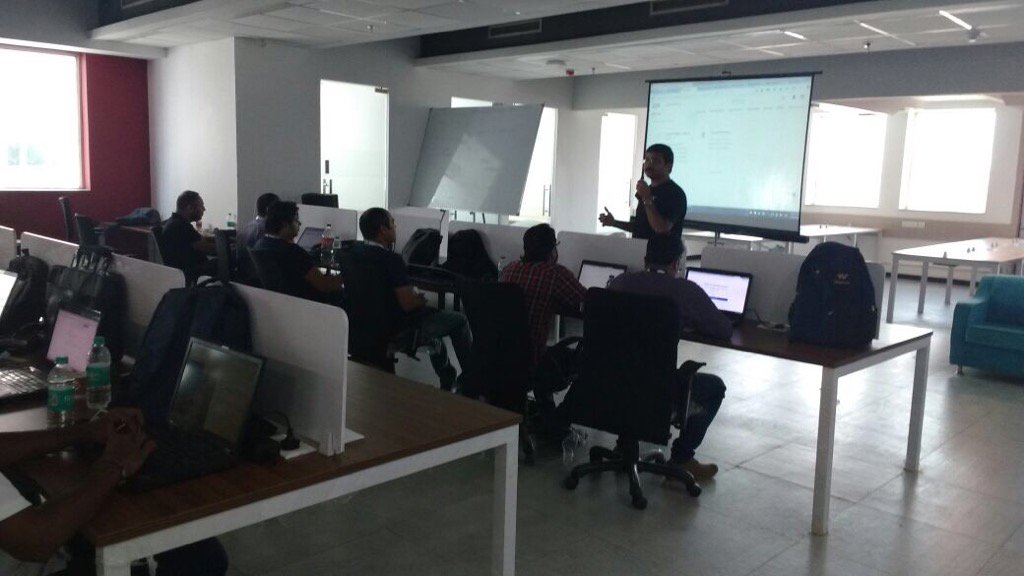 S_Bhuvana's tweet photo. Engaging with developers in noida through sessions on cloud, cognitive, data and blockchain. #devconnectlite https://t.co/HuEUN7Gfjh