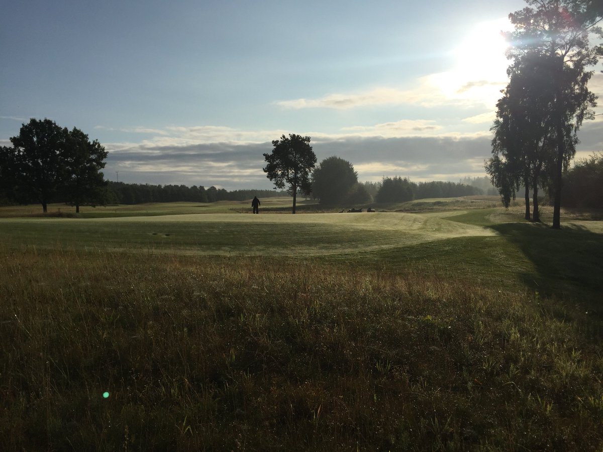 Godmorgen fra Lübker! Der gøres klar til en dejlig fredag, med masser af golfspillere 🏌️‍♀️🇩🇰🌞