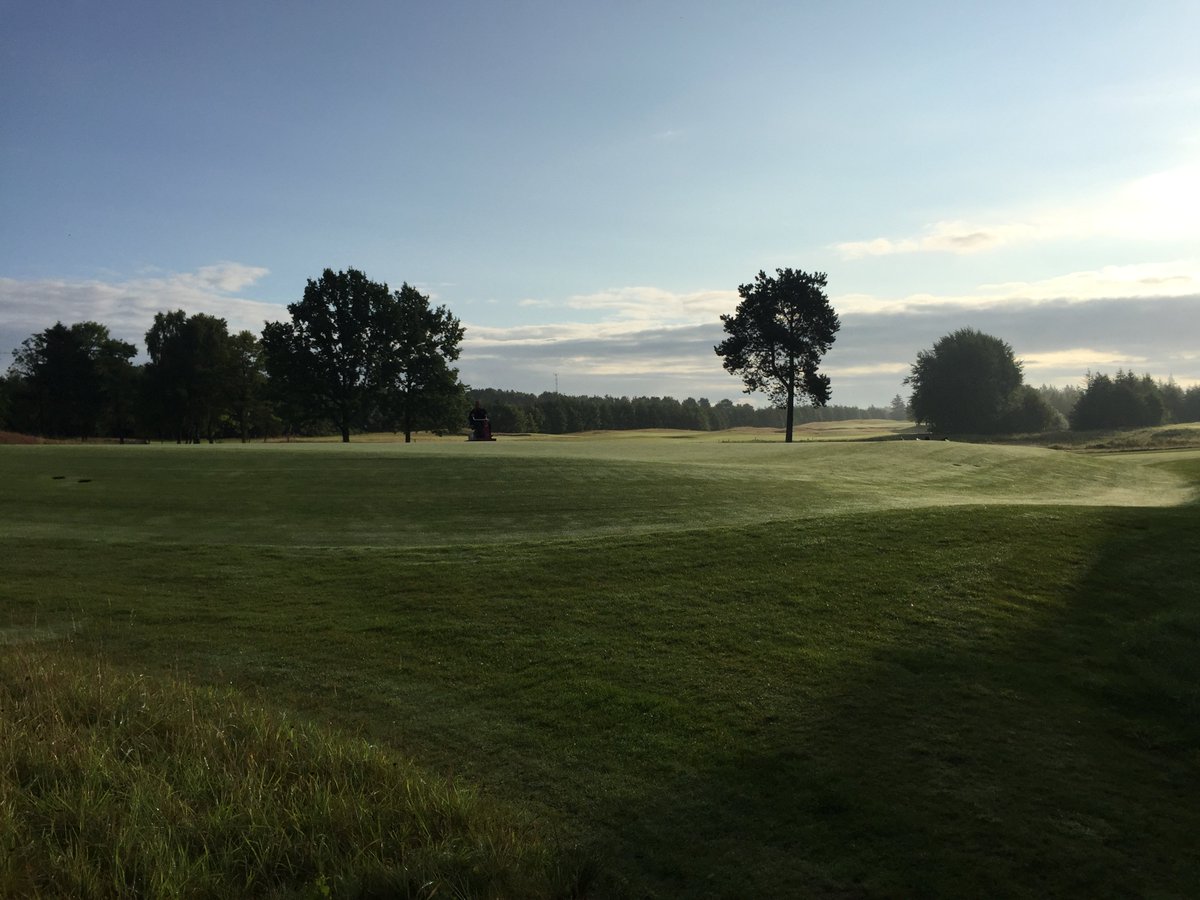 LubkerGolf's tweet photo. Godmorgen fra Lübker! Der gøres klar til en dejlig fredag, med masser af golfspillere 🏌️‍♀️🇩🇰🌞 https://t.co/LkosvPrfl0