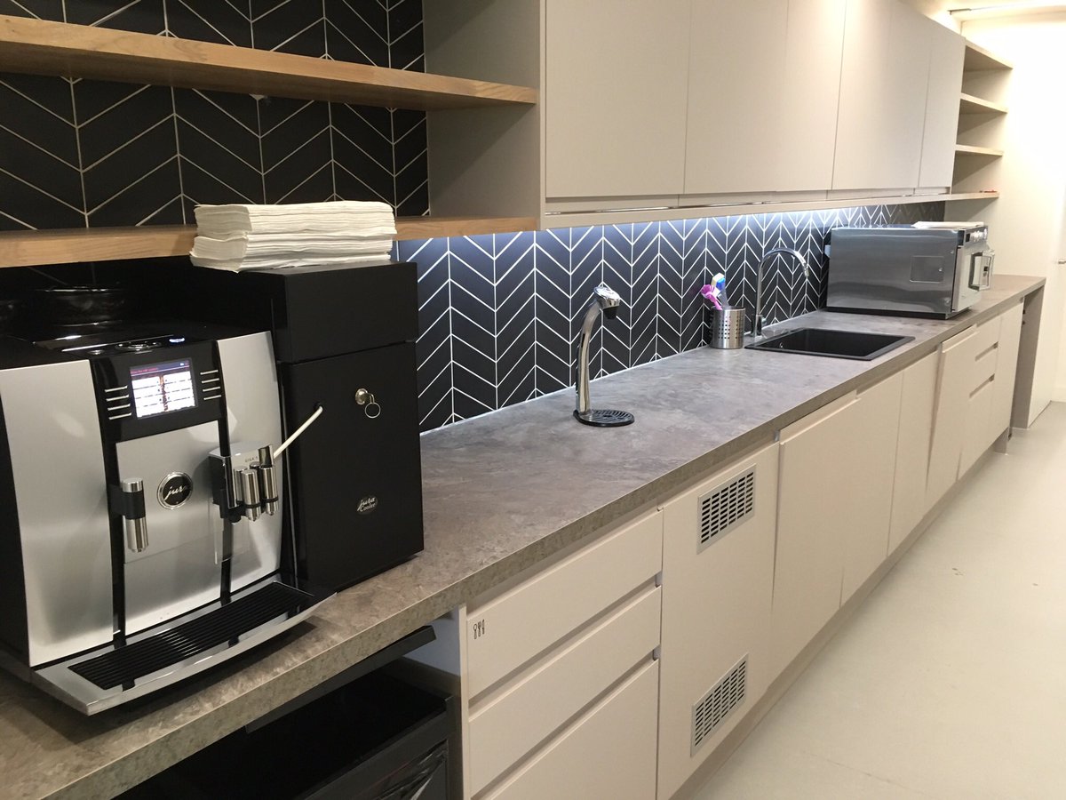 coffeequestion's tweet photo. @JuraProducts #caffepraego #coffee #coffeemachine  #juragiga x5officelocation https://t.co/9sFDFd2tFz https://t.co/Br5N6pPvOH