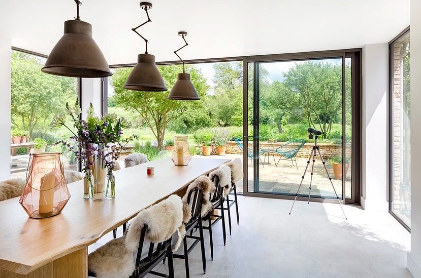 studio_nia's tweet photo. 🏡 The kitchen flows out and into the garden in our latest project, blending natural textures and clever design. https://t.co/idLSRY9Jdn https://t.co/bIKgSaQ873